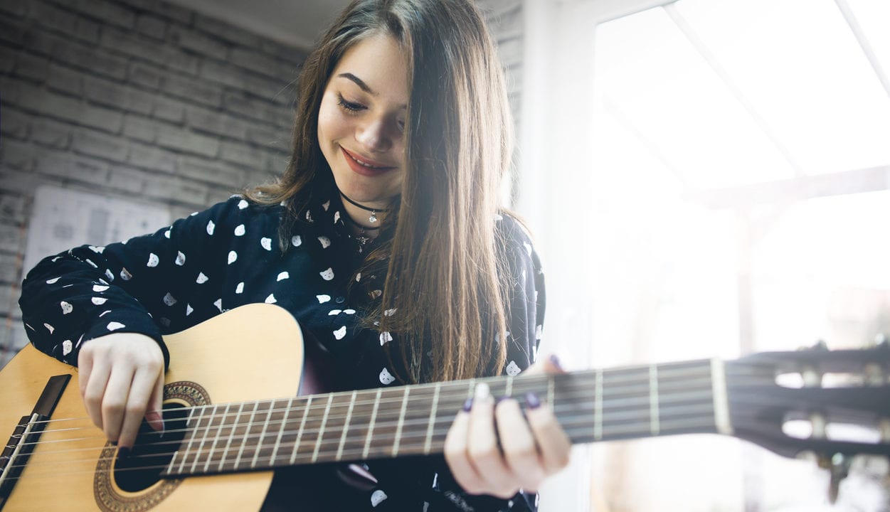https://grooveacademy.ca/wp-content/uploads/2019/01/Girl-Playing-Guitar-1-1251x720.jpg